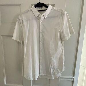 Lululemon men’s white short sleeve button-up shirt. Medium